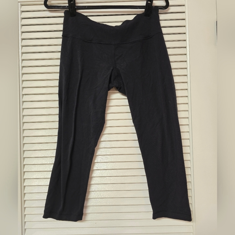 Lululemon - Black Workout Athletic Activewear Crop Leggings